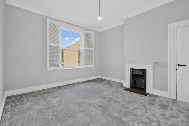 5 bed Semi-Detached for sale Image 10