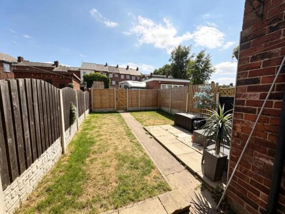 3 bed Terraced to rent Image 4