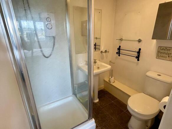4 bed Detached for sale Image 10