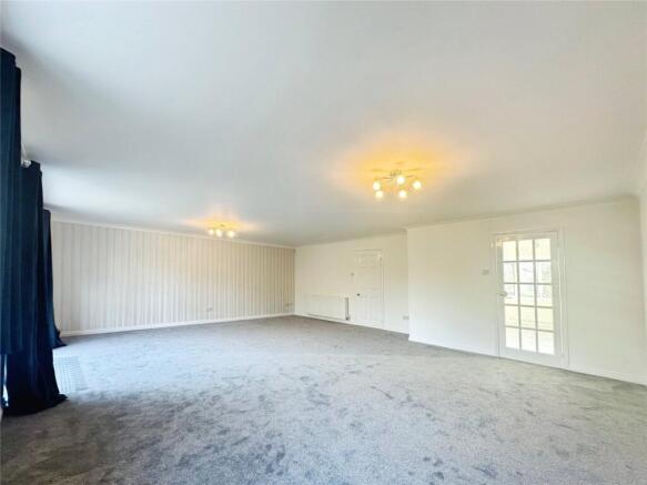 Lounge/ Dining Area