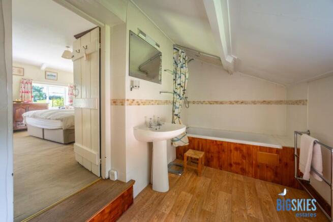 Ensuite bathroom 