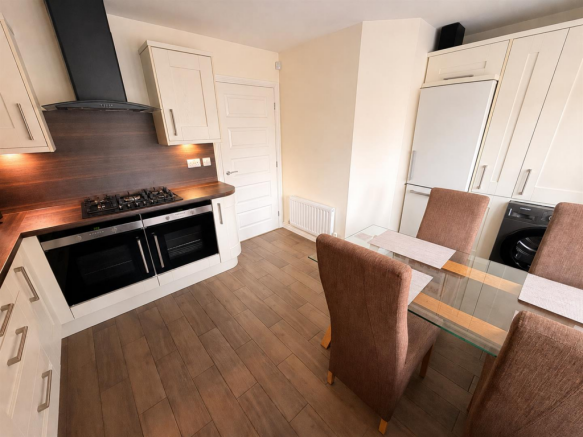 3 bed Semi-Detached for sale Image 6