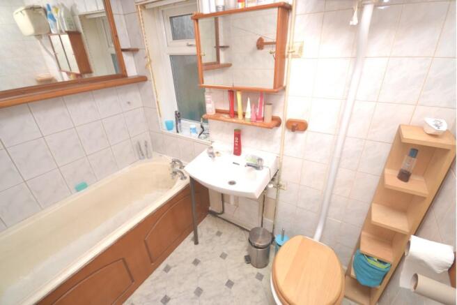FAMILY BATHROOM/ WC