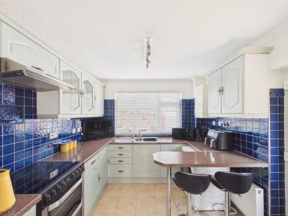 3 bed Semi-Detached for sale Image 3