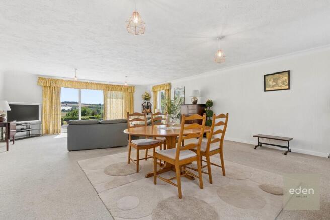 LIVING/DINING ROOM