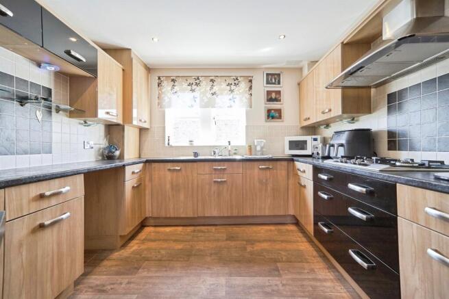 3 bed Terraced for sale Image 6