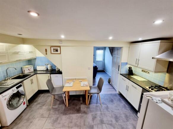 Kitchen 1.jpg
