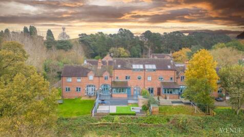 Bella Pais Close, Aldridge, Walsall, West Midlands, WS9