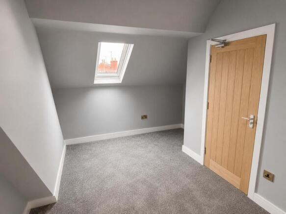 6 bed House to rent Image 8