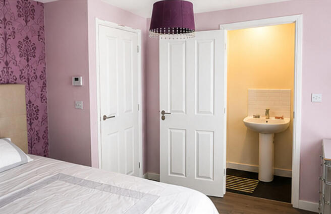3 bed Semi-Detached to rent Image 6