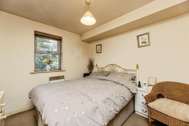 2 bed Apartment for sale Image 6