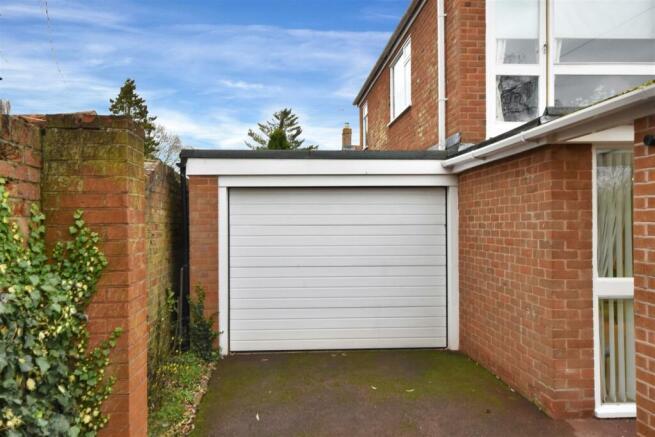 TANDEM GARAGE