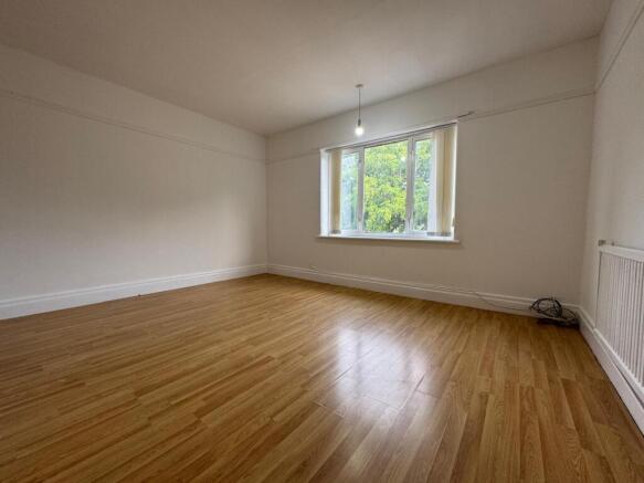 3 bed End of Terrace to rent Image 4