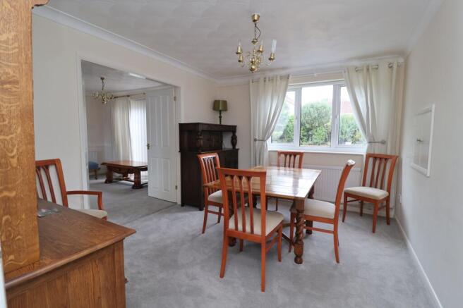 5 bed Detached for sale Image 6