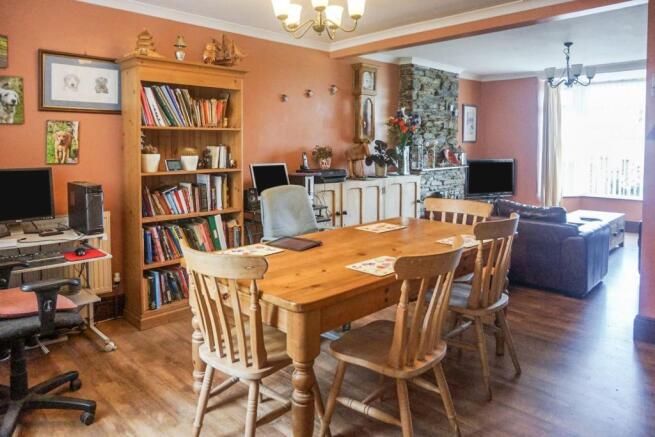 Lounge/Dining Room