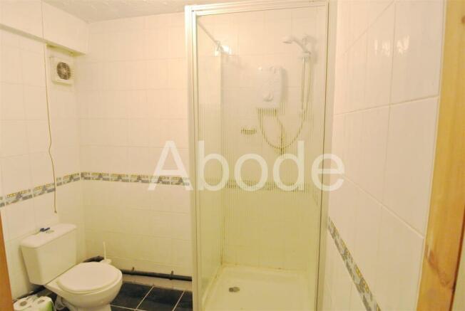 5 bed House to rent Image 10