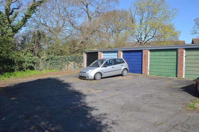 5SOLWAYGARAGE.JPG