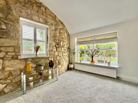 4 bed Link Detached House for sale Image 10