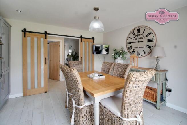 KITCHEN / DINER