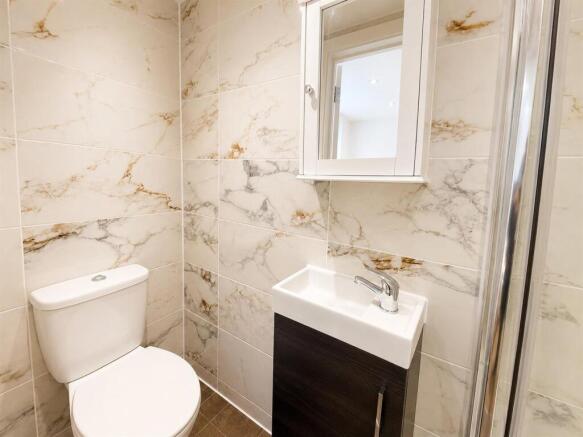 En-suite 1.jpg
