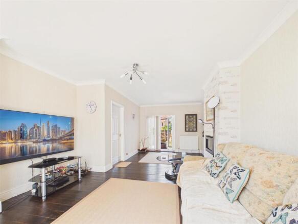 LOUNGE/ DINING ROOM