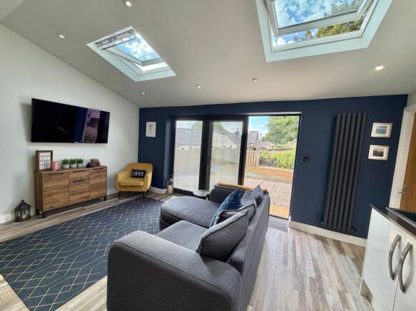 3 bed Semi-Detached for sale Image 6