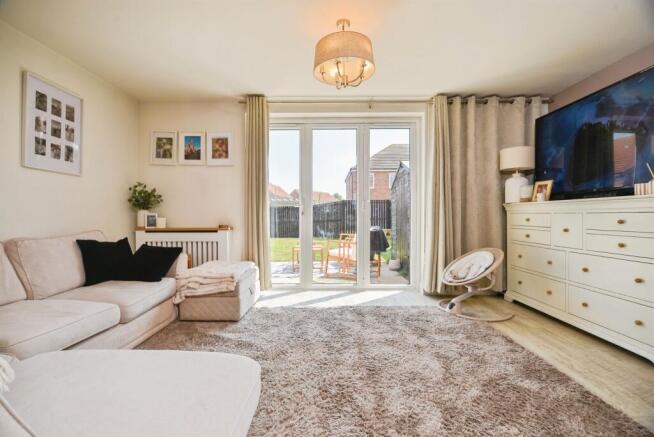 3 bed Semi-Detached for sale Image 6