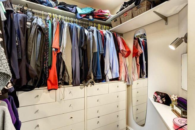 WALK IN WARDROBE
