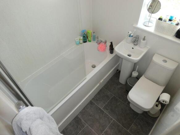 2 bed Terraced to rent Image 9