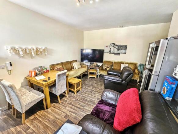 36 bed Block of Apartments for sale Image 5