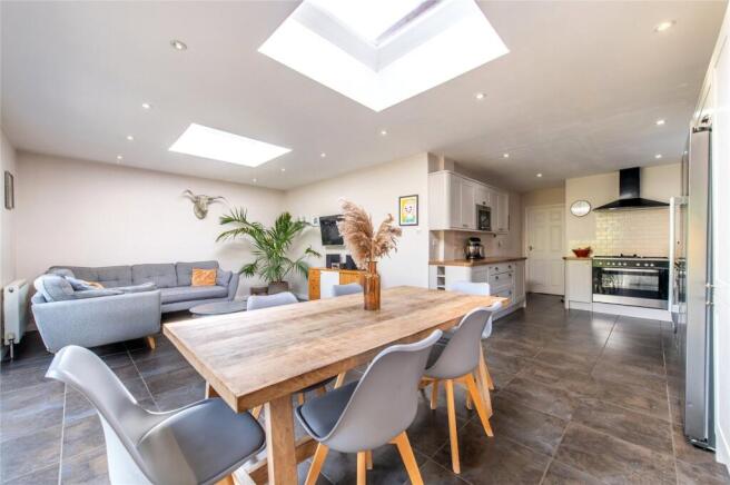 Kitchen/ Dining Room