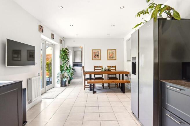4 bed Detached for sale Image 8