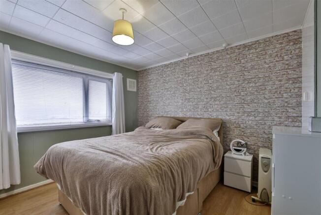 2 bed Apartment for sale Image 5