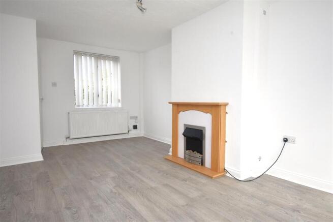 3 bed Terraced to rent Image 4