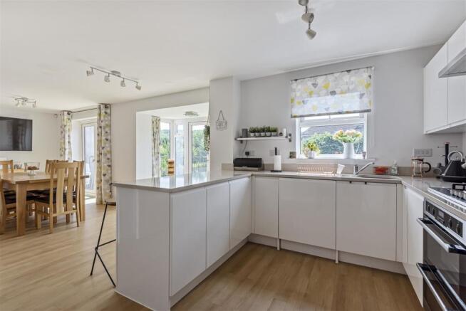 Pinwill Kitchen2.jpg