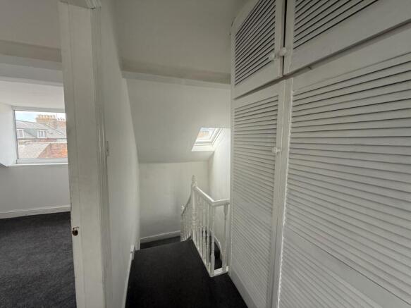5 bed Semi-Detached for sale Image 11