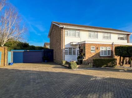Fleet Close, West Molesey, KT8