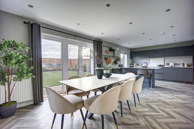 5 bed Detached for sale Image 4