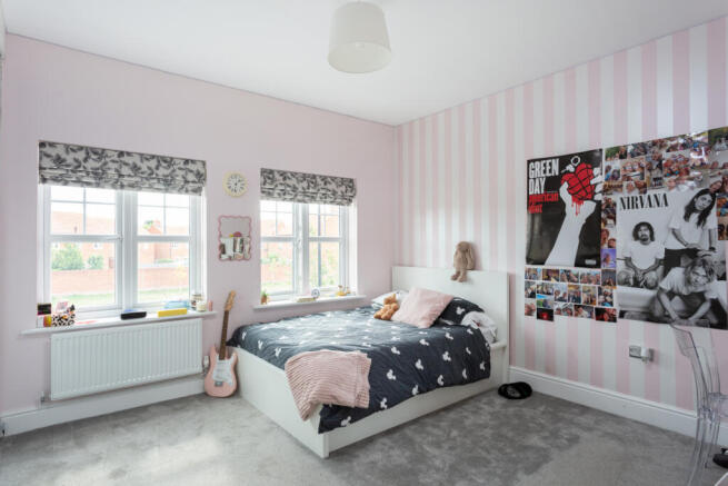 5 bed Detached for sale Image 11