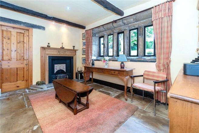 5 bed Detached for sale Image 7