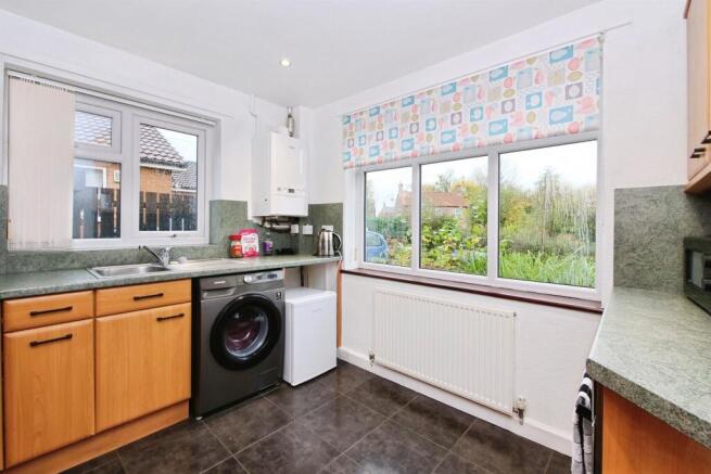2 bed Detached Bungalow for sale Image 8