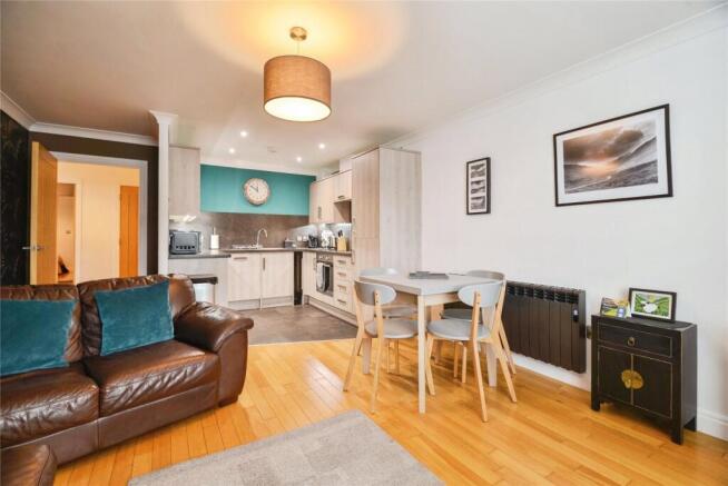 2 bed Flat for sale Image 8