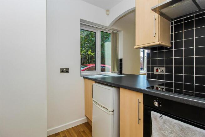 1 bed Ground Flat for sale Image 4