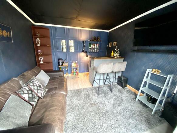 Summer House/Garden Bar
