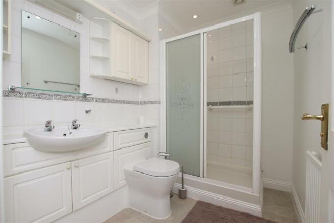 Ensuite.JPG
