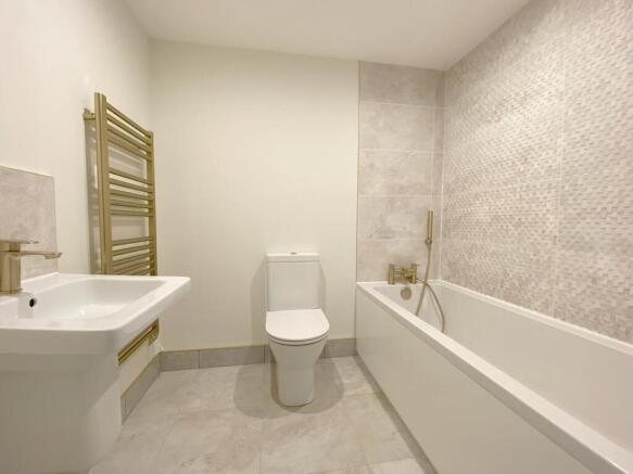 2 bed Flat for sale Image 6