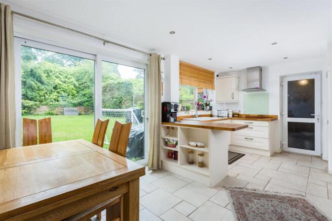 3 bed Semi-Detached for sale Image 10