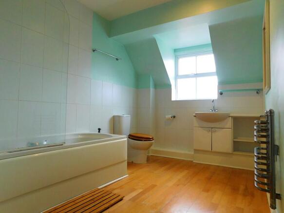 2 bed Apartment to rent Image 9