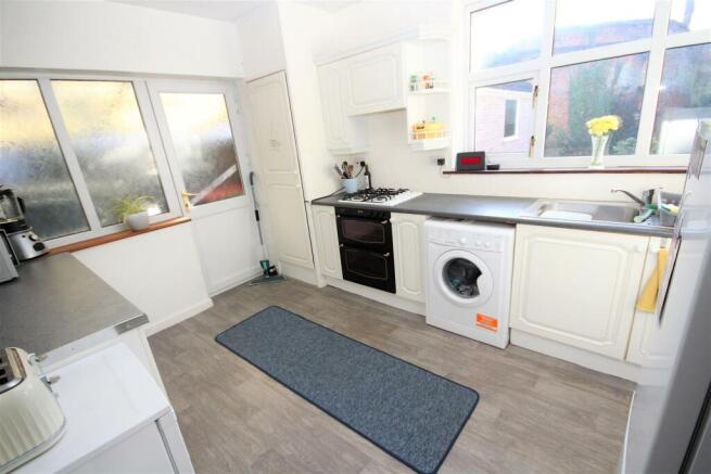 kitchen 2.jpg