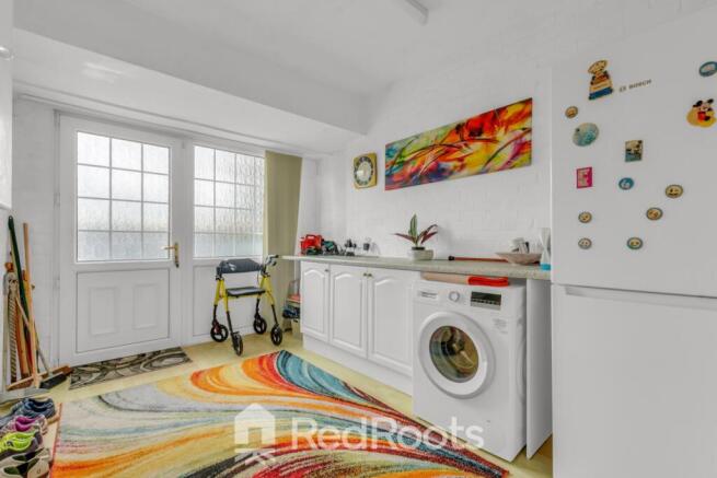 4 bed Detached for sale Image 11